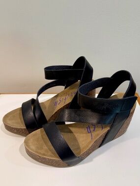 Blowfish Malibu Black Wedge Sandals Women’s Size 8.5